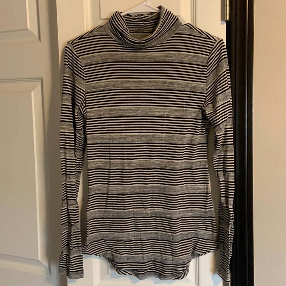Stripped Turtle Neck